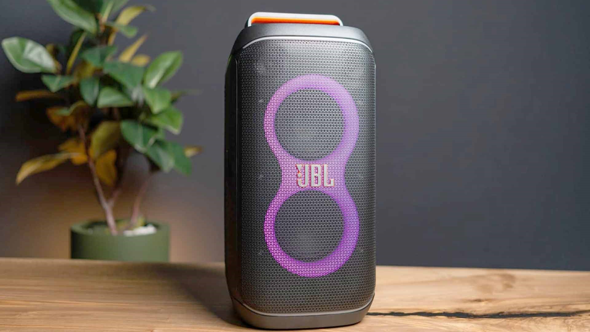 مقایسه اسپیکر پارتی باکس JBL Club 120 با Encore Essential