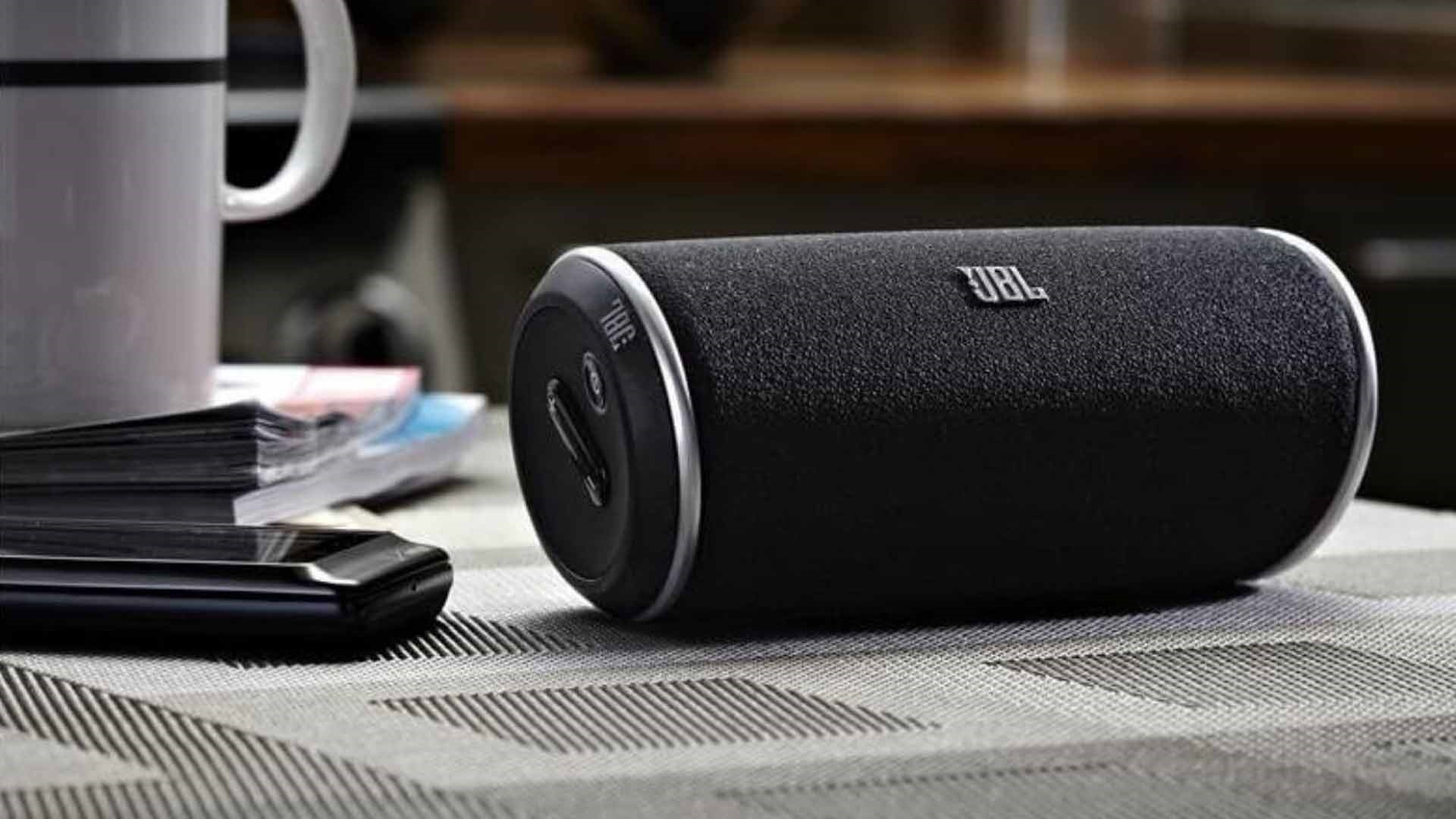 مقایسه اسپیکر JBL Flip 6 با انکر Glow