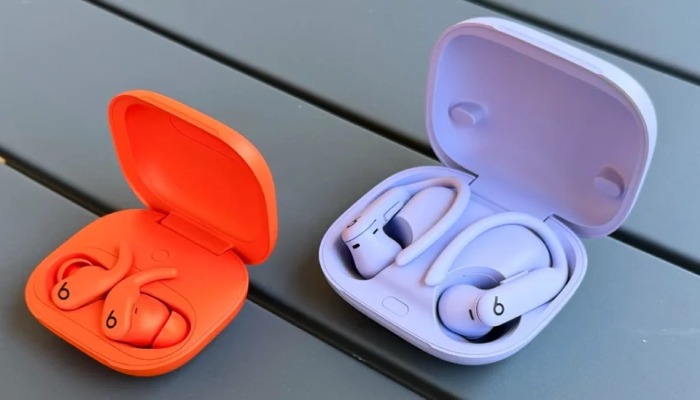 مقایسه هدفون بیتس Powerbeats Fit با Powerbeats Pro 2