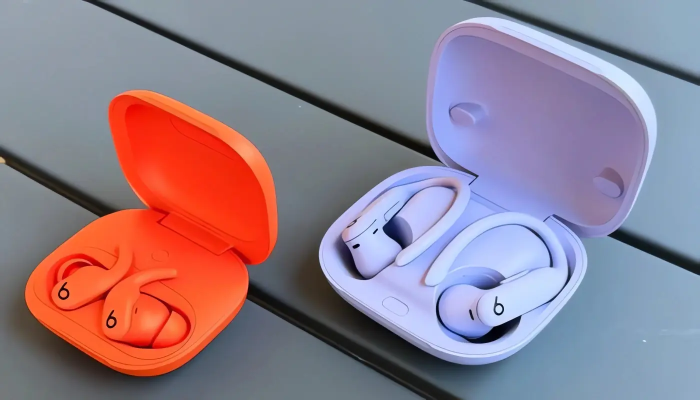 مقایسه هدفون بیتس Powerbeats Fit با Powerbeats Pro 2